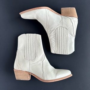 Free People New Frontier Chelsea Boots NWOB Size 38.5 (US Size 8)